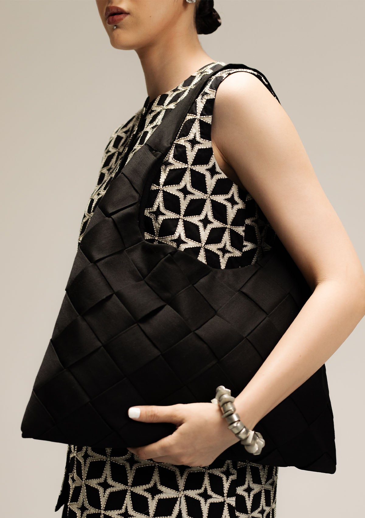 Kuro Cross-Weave