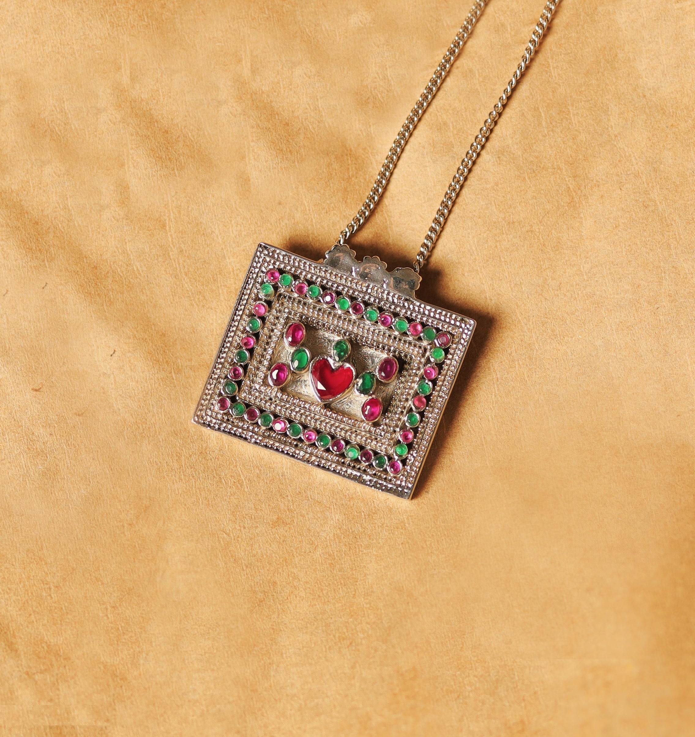TAVEEZ PENDANT