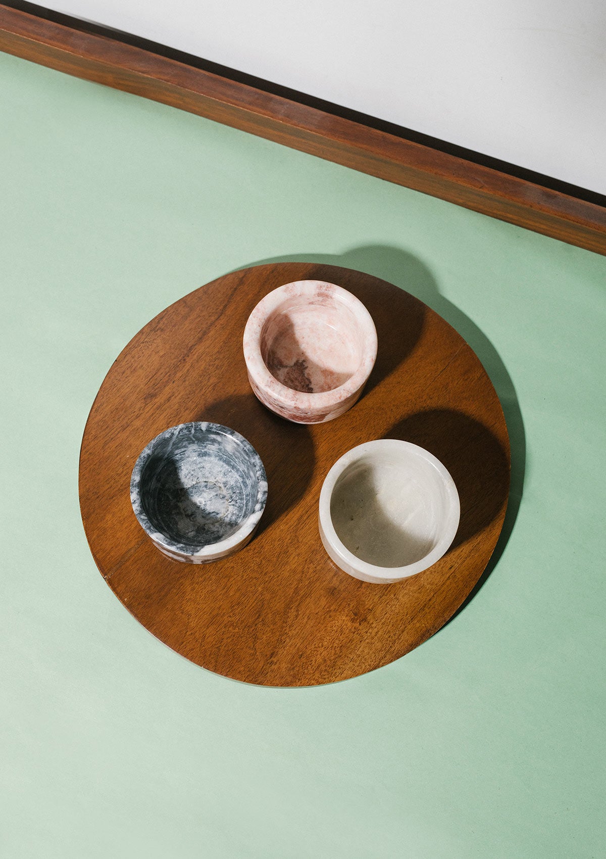 MARBLE BOWLS WITH WOODEN TRAY