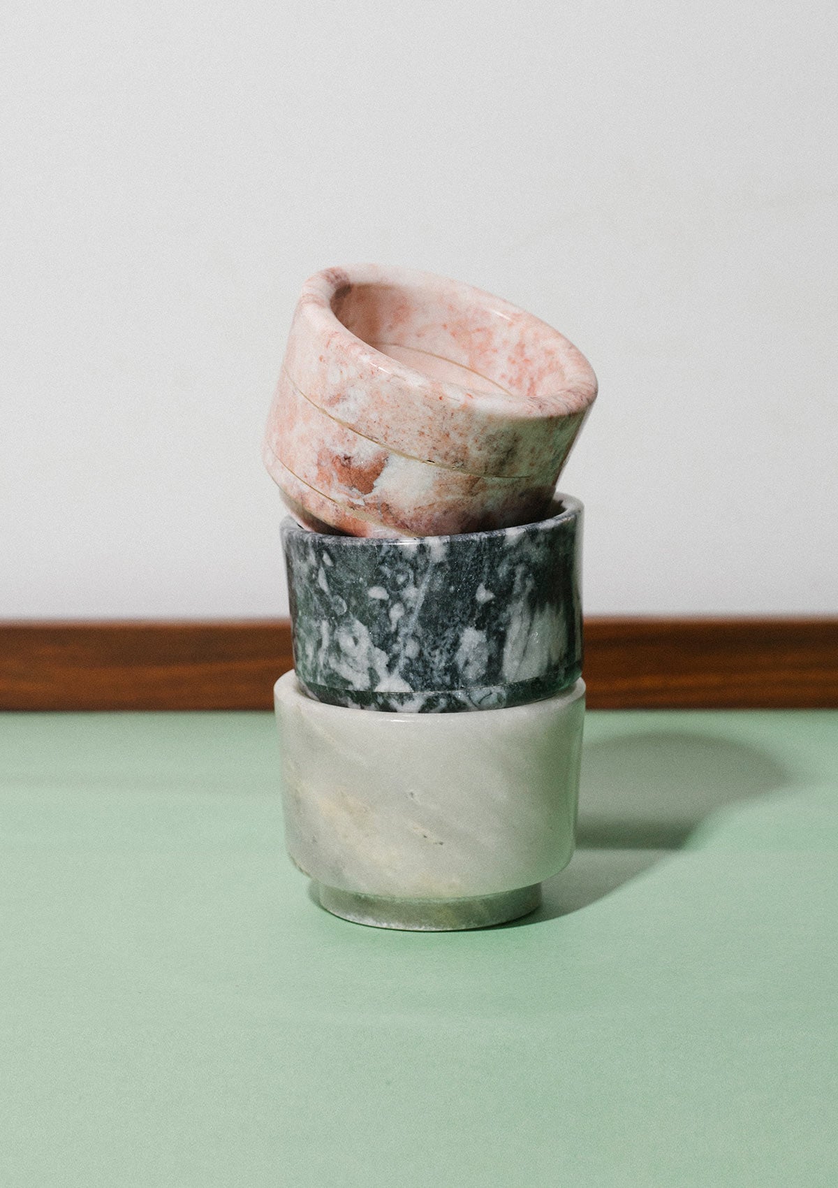 MARBLE BOWLS WITH WOODEN TRAY