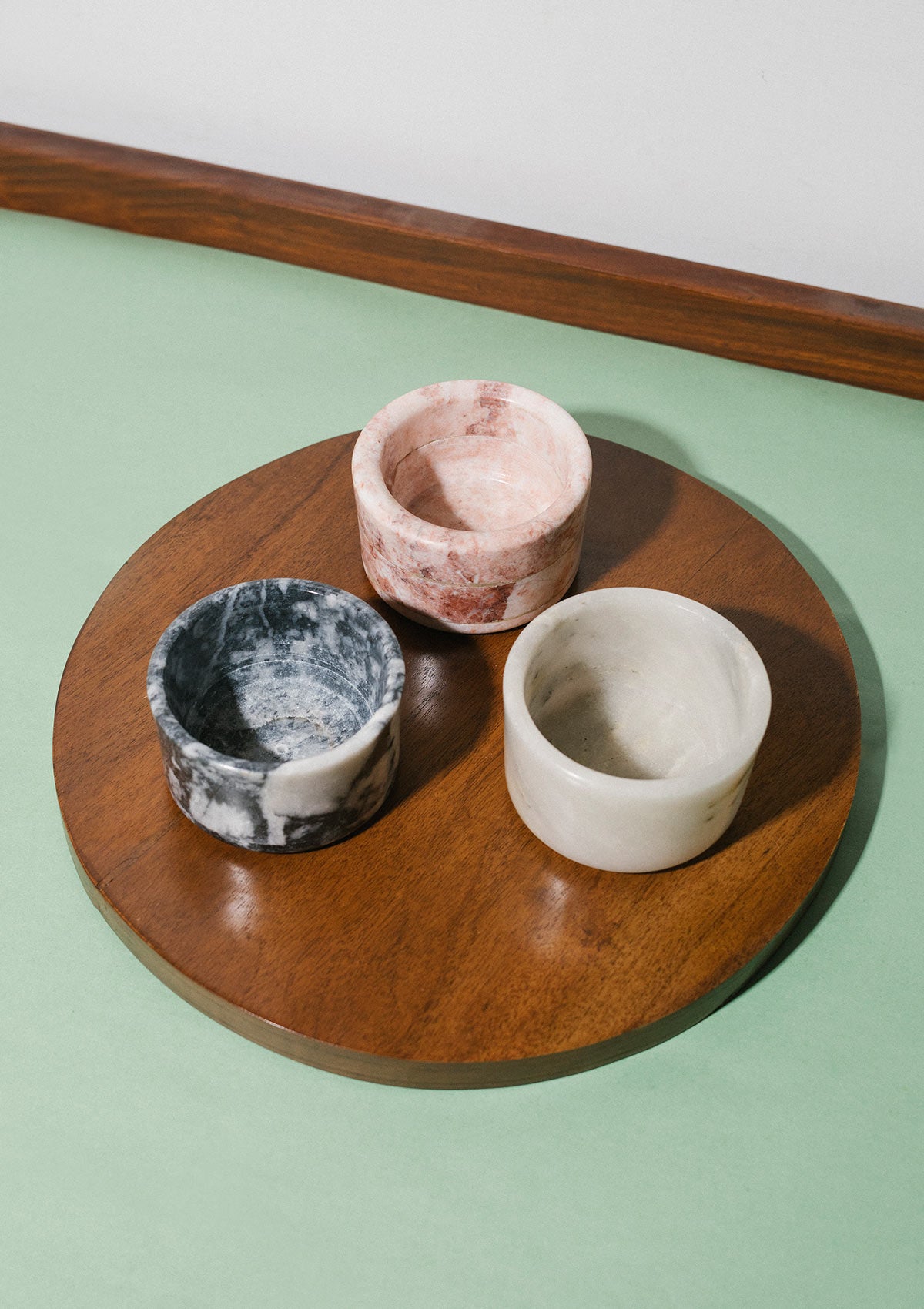 MARBLE BOWLS WITH WOODEN TRAY